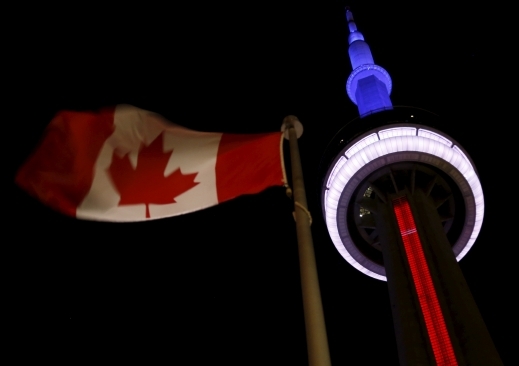 إضاءة مبانٍ في العالم بألوان العلم الفرنسي تضامنًا مع باريس